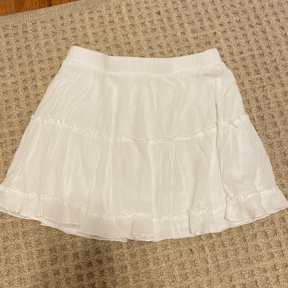 White flowy skirt